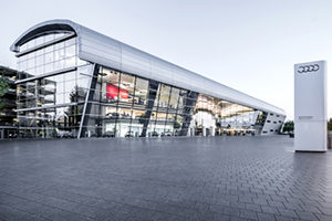 Messen AudiForum 1 300x200 - Messen