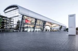 Messen AudiForum 300x196 - Messen